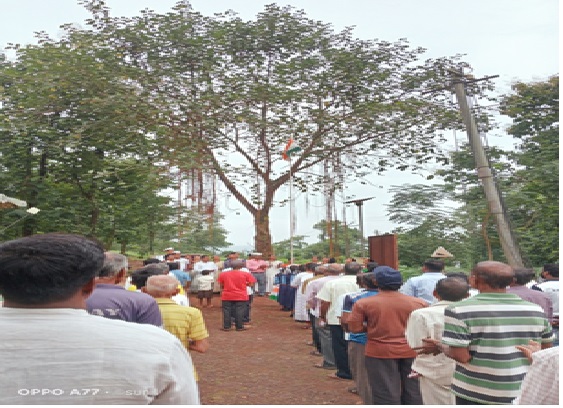 राष्ट्रीय दिन साजरा करताना 